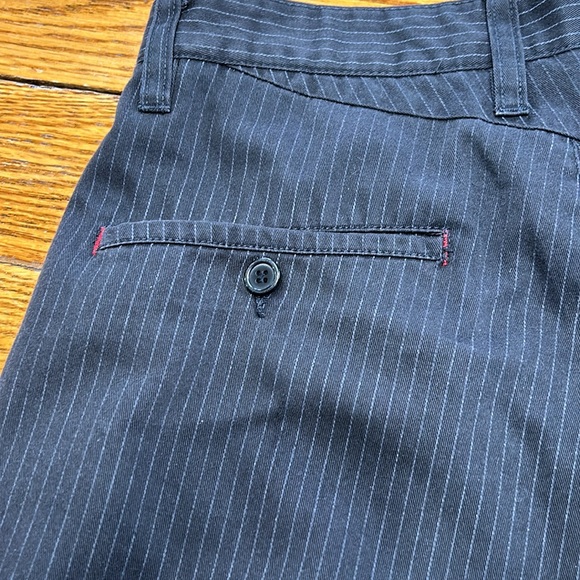 Volcom Stone Corpo Class Collection black/gray stripe shorts. Size 29. - Picture 6 of 13